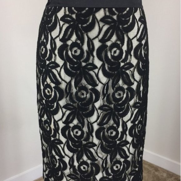 NWT Ann Taylor Black Lace Pencil Skirt Size 4P - Picture 2 of 4